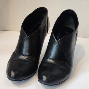 Bandolino W1omen’s Black Leather Slip-On Ankle Shoes Size 6.5